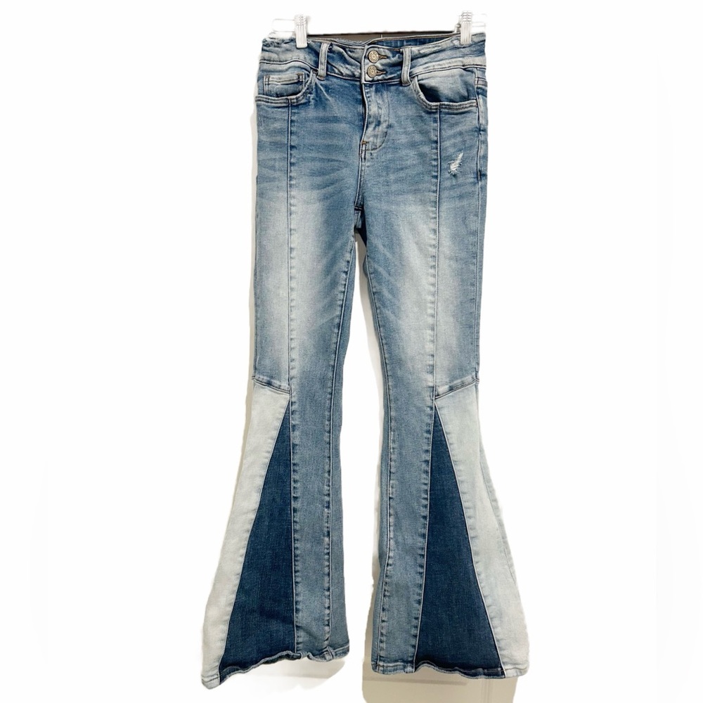 Vervet Trendy Two-Tone Flare Jeans for Women. Size 27 - Picture 3 of 11